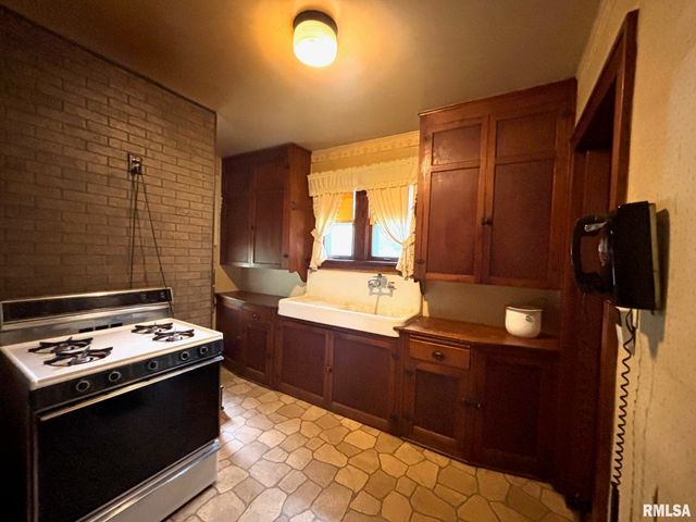 450 S MAIN Street, Creve Coeur, IL 61610