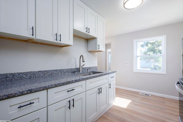 49 Fessenden St Street, Mount Clemens, MI 48043