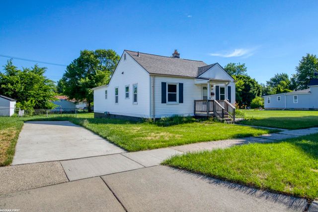 49 Fessenden St Street, Mount Clemens, MI 48043