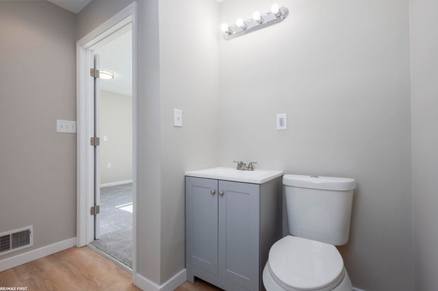 49 Fessenden St Street, Mount Clemens, MI 48043