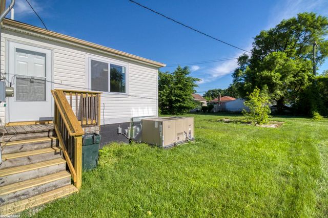 49 Fessenden St Street, Mount Clemens, MI 48043
