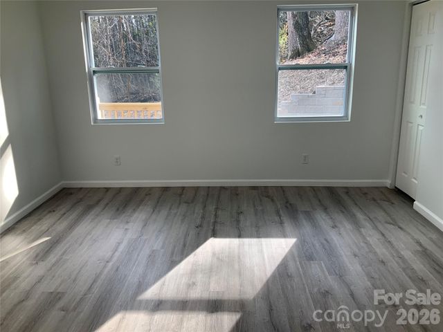 841 B CHARLOTTE Highway, Fairview, NC 28730