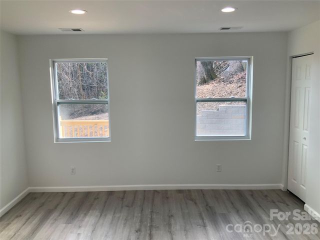 841 B CHARLOTTE Highway, Fairview, NC 28730