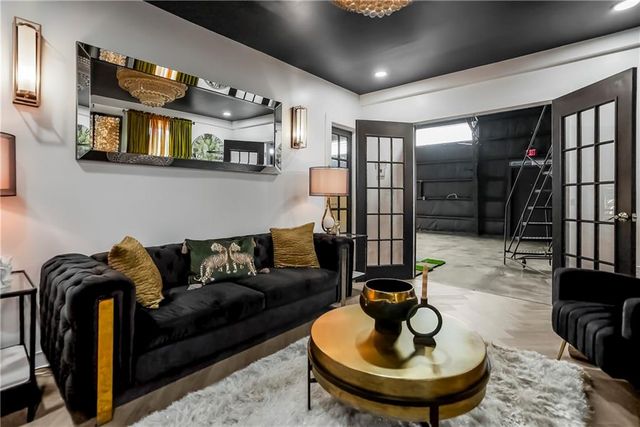 7601 E 67th Street, Kansas City, MO 64133