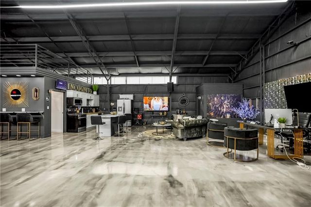 7601 E 67th Street, Kansas City, MO 64133