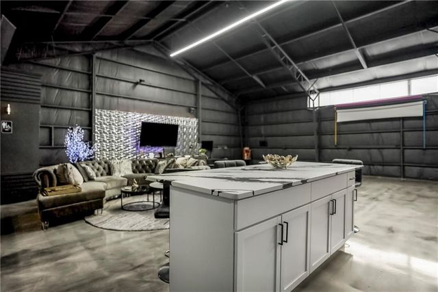 7601 E 67th Street, Kansas City, MO 64133