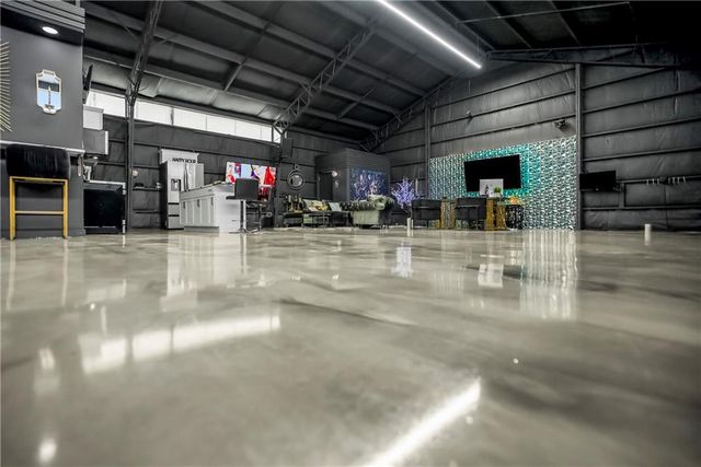 7601 E 67th Street, Kansas City, MO 64133