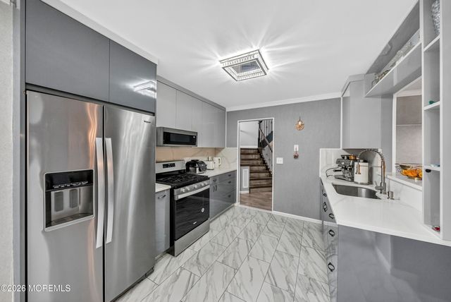 12 Periwinkle Court, East Brunswick, NJ 08816