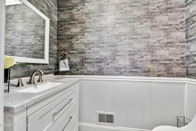 12 Periwinkle Court, East Brunswick, NJ 08816