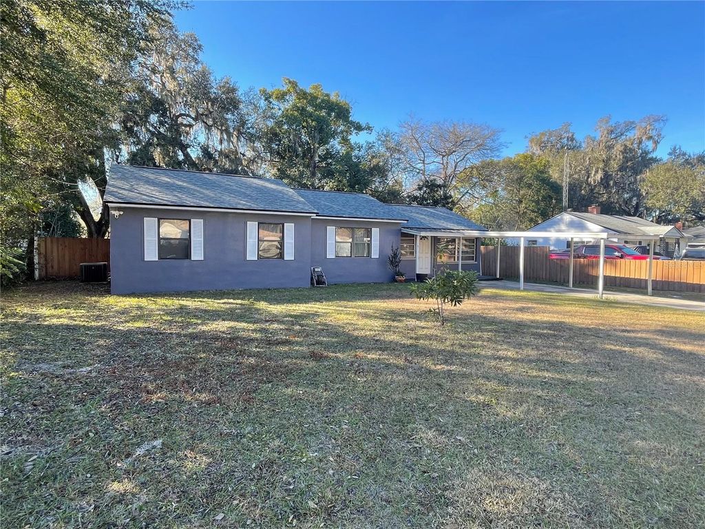 Image 2 of property listing at 706 MISSION DRIVE, Wildwood, FL 34785