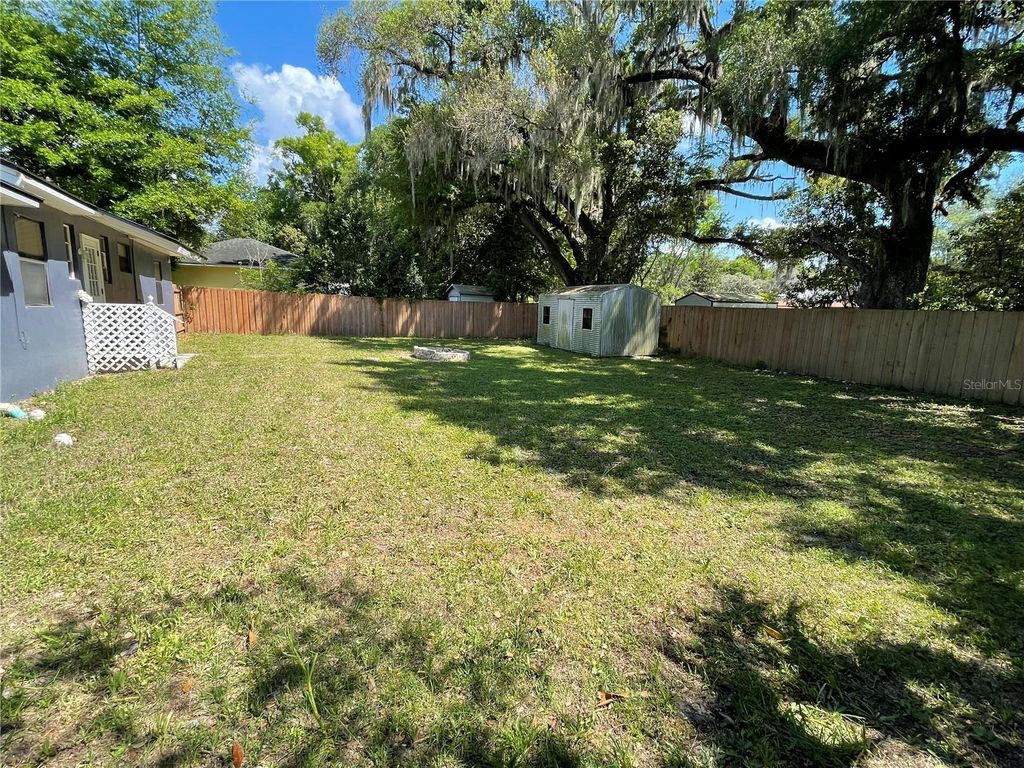 Image 28 of property listing at 706 MISSION DRIVE, Wildwood, FL 34785