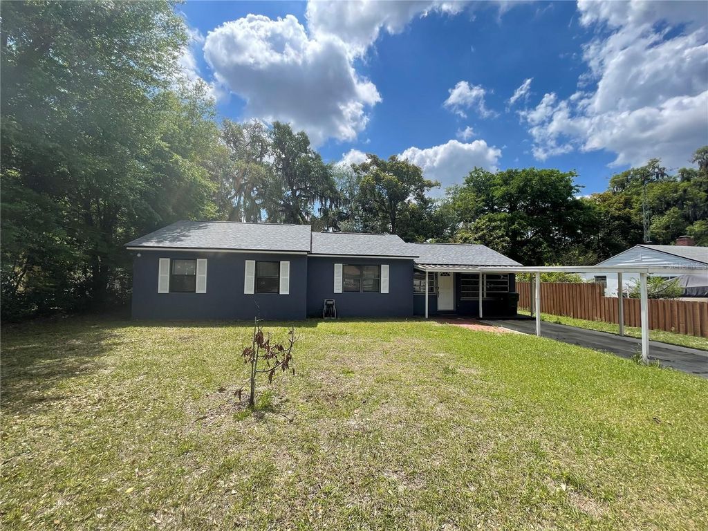 Image 30 of property listing at 706 MISSION DRIVE, Wildwood, FL 34785