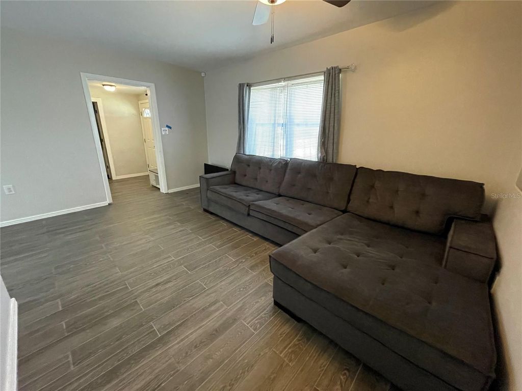 Image 6 of property listing at 706 MISSION DRIVE, Wildwood, FL 34785