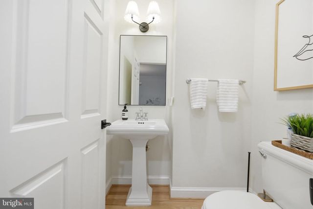 1320 LESSARD LN, Mclean, VA 22101