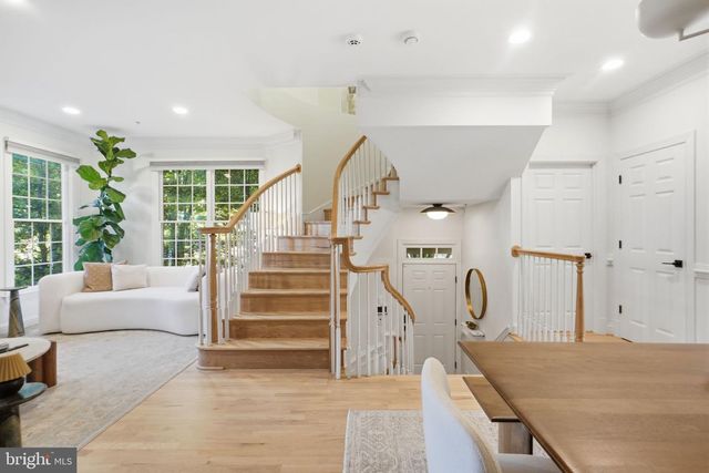 1320 LESSARD LN, Mclean, VA 22101