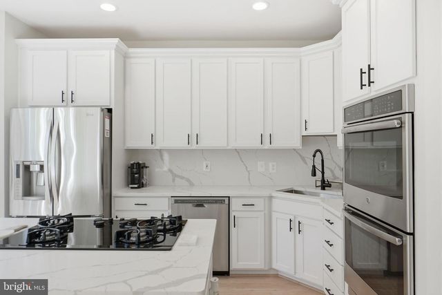 1320 LESSARD LN, Mclean, VA 22101