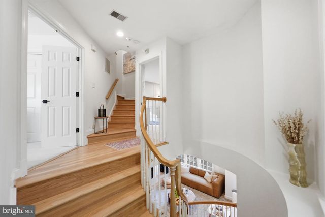 1320 LESSARD LN, Mclean, VA 22101