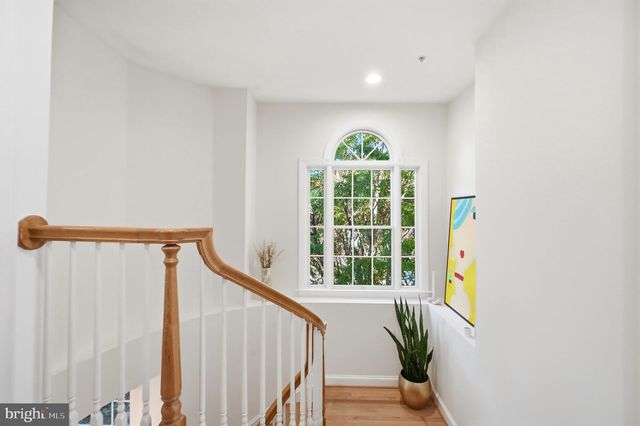 1320 LESSARD LN, Mclean, VA 22101
