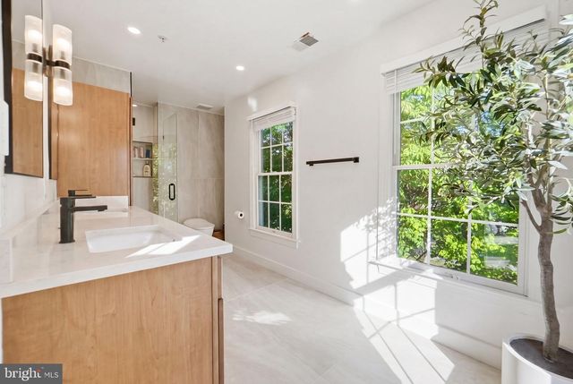 1320 LESSARD LN, Mclean, VA 22101