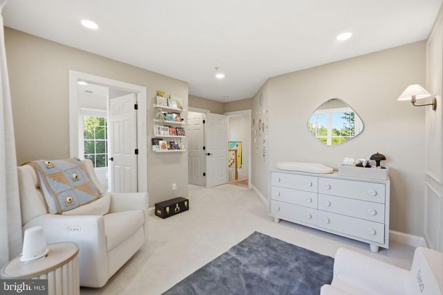 1320 LESSARD LN, Mclean, VA 22101