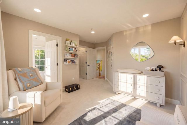 1320 LESSARD LN, Mclean, VA 22101