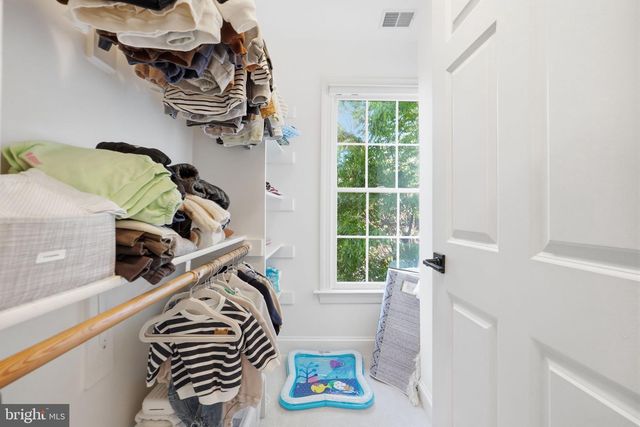1320 LESSARD LN, Mclean, VA 22101