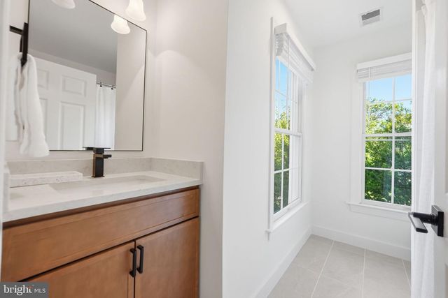 1320 LESSARD LN, Mclean, VA 22101