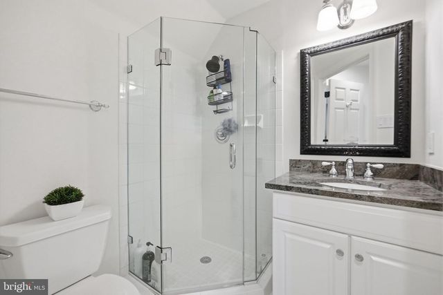 1320 LESSARD LN, Mclean, VA 22101