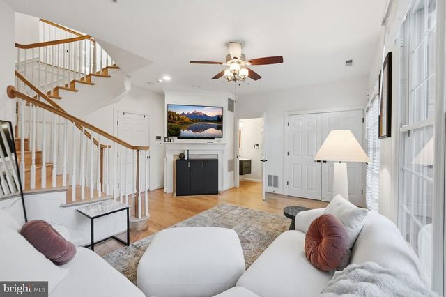 1320 LESSARD LN, Mclean, VA 22101