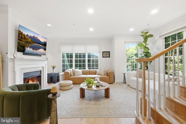 1320 LESSARD LN, Mclean, VA 22101