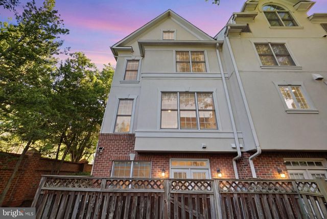 1320 LESSARD LN, Mclean, VA 22101