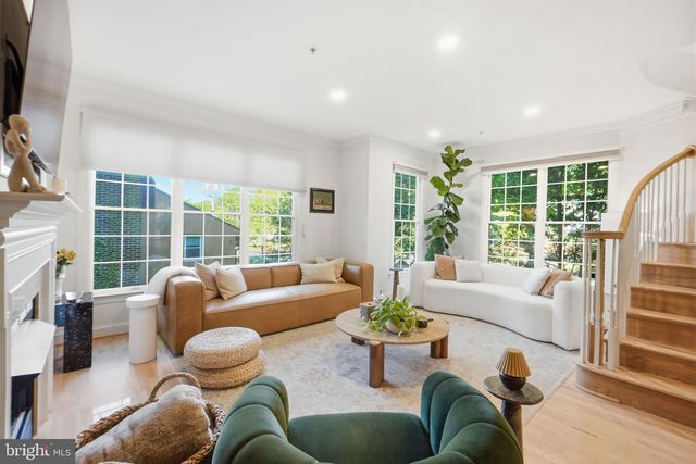 1320 LESSARD LN, Mclean, VA 22101