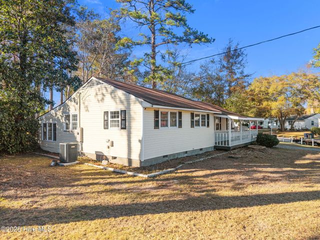 501 Oak Lane, Jacksonville, NC 28540