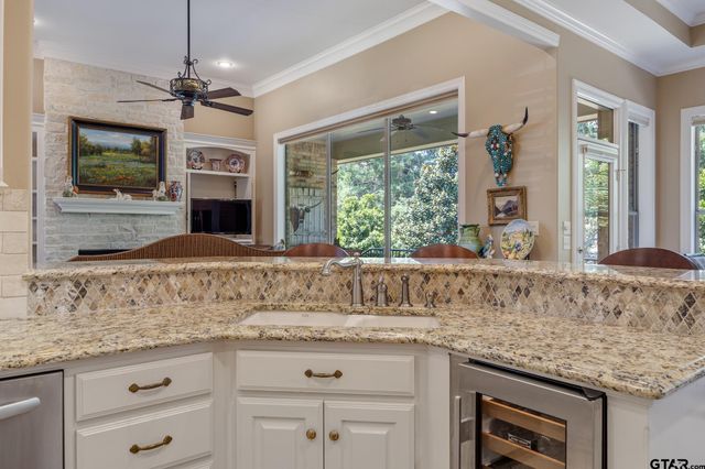 103 Park Ridge Lane, Bullard, TX 75757