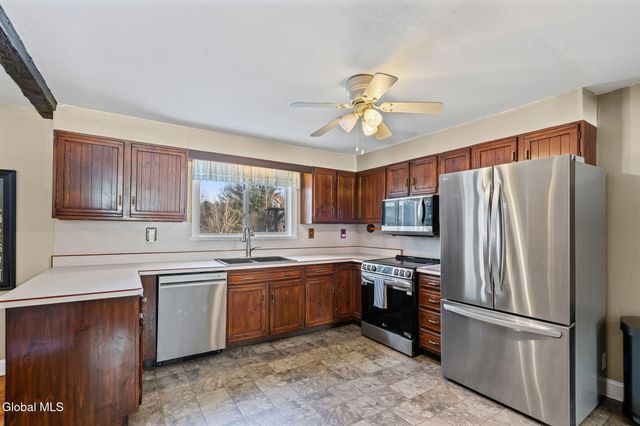 1090 Sacandaga Road, Schenectady, NY 12302