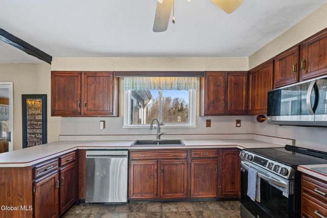 1090 Sacandaga Road, Schenectady, NY 12302