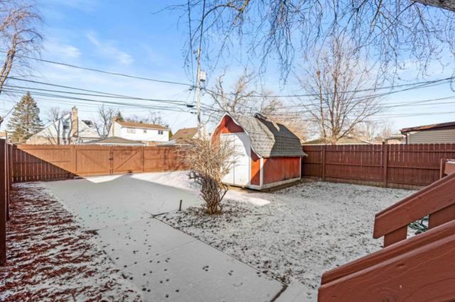 32 166th Place, Calumet City, IL 60409