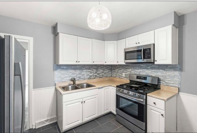 32 166th Place, Calumet City, IL 60409