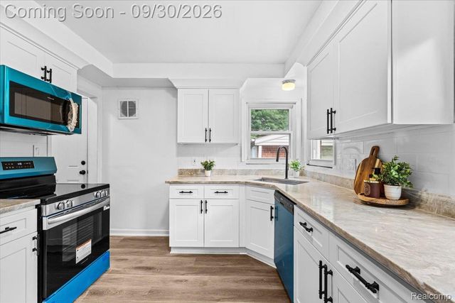 28618 Spring Arbor Drive, Southfield, MI 48076