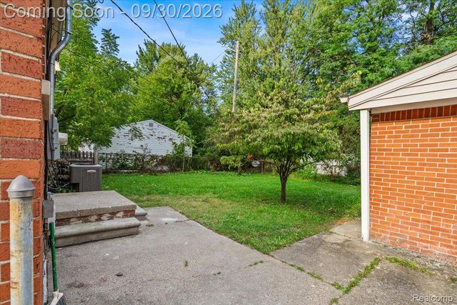 28618 Spring Arbor Drive, Southfield, MI 48076