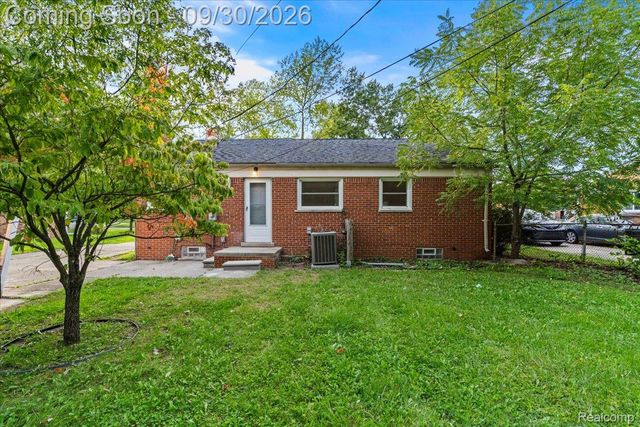 28618 Spring Arbor Drive, Southfield, MI 48076