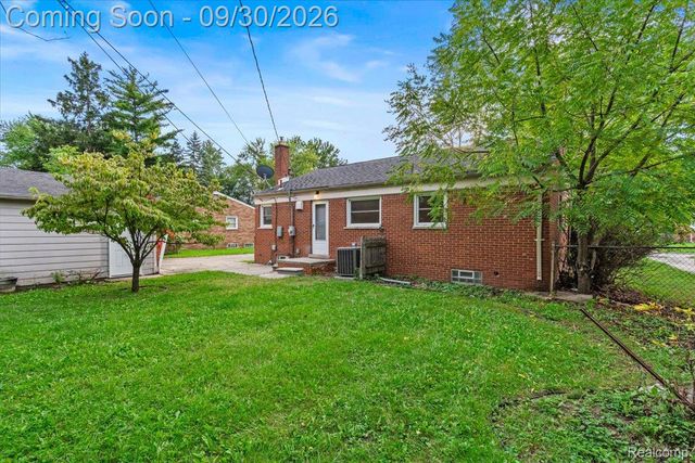 28618 Spring Arbor Drive, Southfield, MI 48076