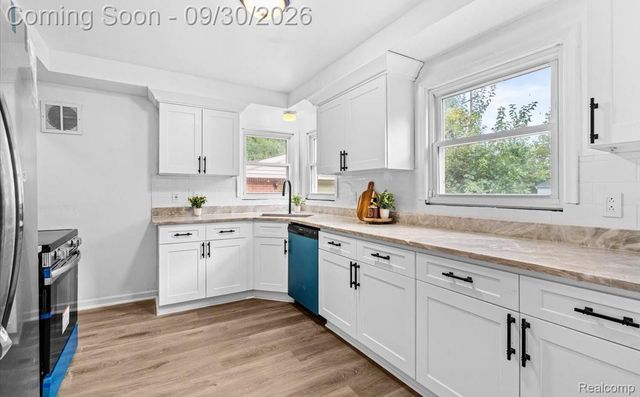 28618 Spring Arbor Drive, Southfield, MI 48076