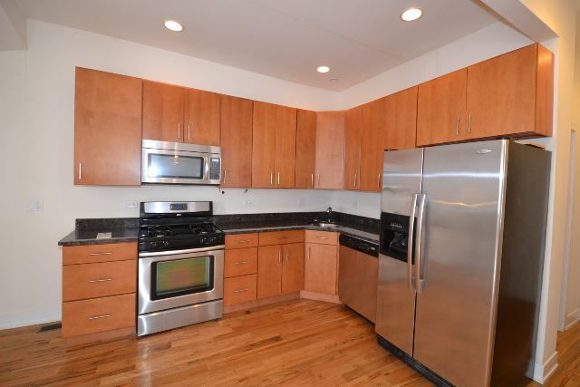 2835 N Damen Avenue 1F, Chicago, IL 60618