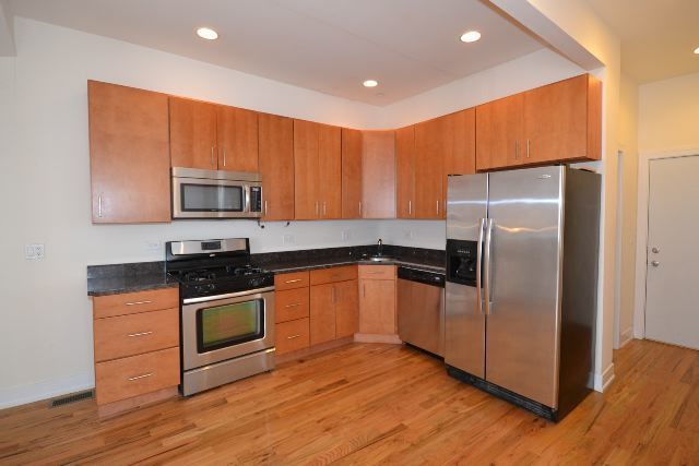 2835 N Damen Avenue 1F, Chicago, IL 60618