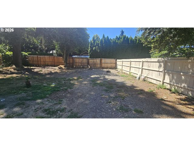10238 N JAMES St, Portland, OR 97203