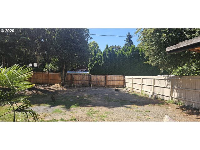 10238 N JAMES St, Portland, OR 97203