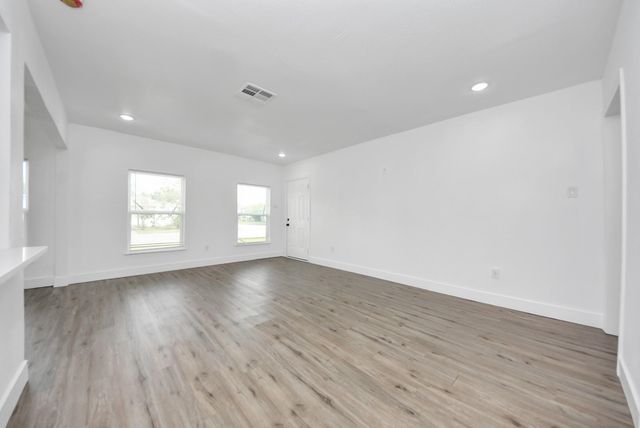 1203 W 6th Street, Freeport, TX 77541