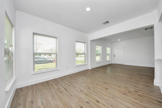 1203 W 6th Street, Freeport, TX 77541