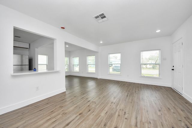 1203 W 6th Street, Freeport, TX 77541